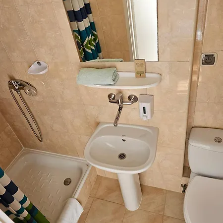 Eden 24h Готель