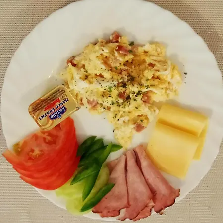 Eden 24h Готель